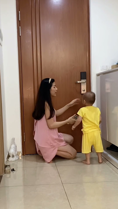 Dạy bé không tự ý mở cửa cho người lạ #beyeu #baby #babycute #nuoicon #funnybaby #funny #stranger