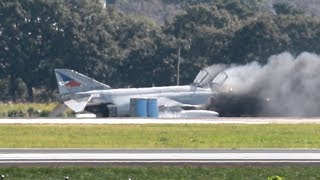 航空自衛隊百里基地　F4戦闘機が出火