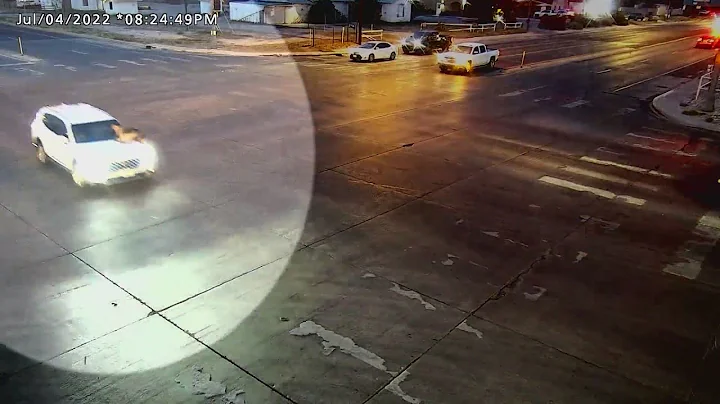 Video: Hobbs mom holds onto stolen vehicle with ch...