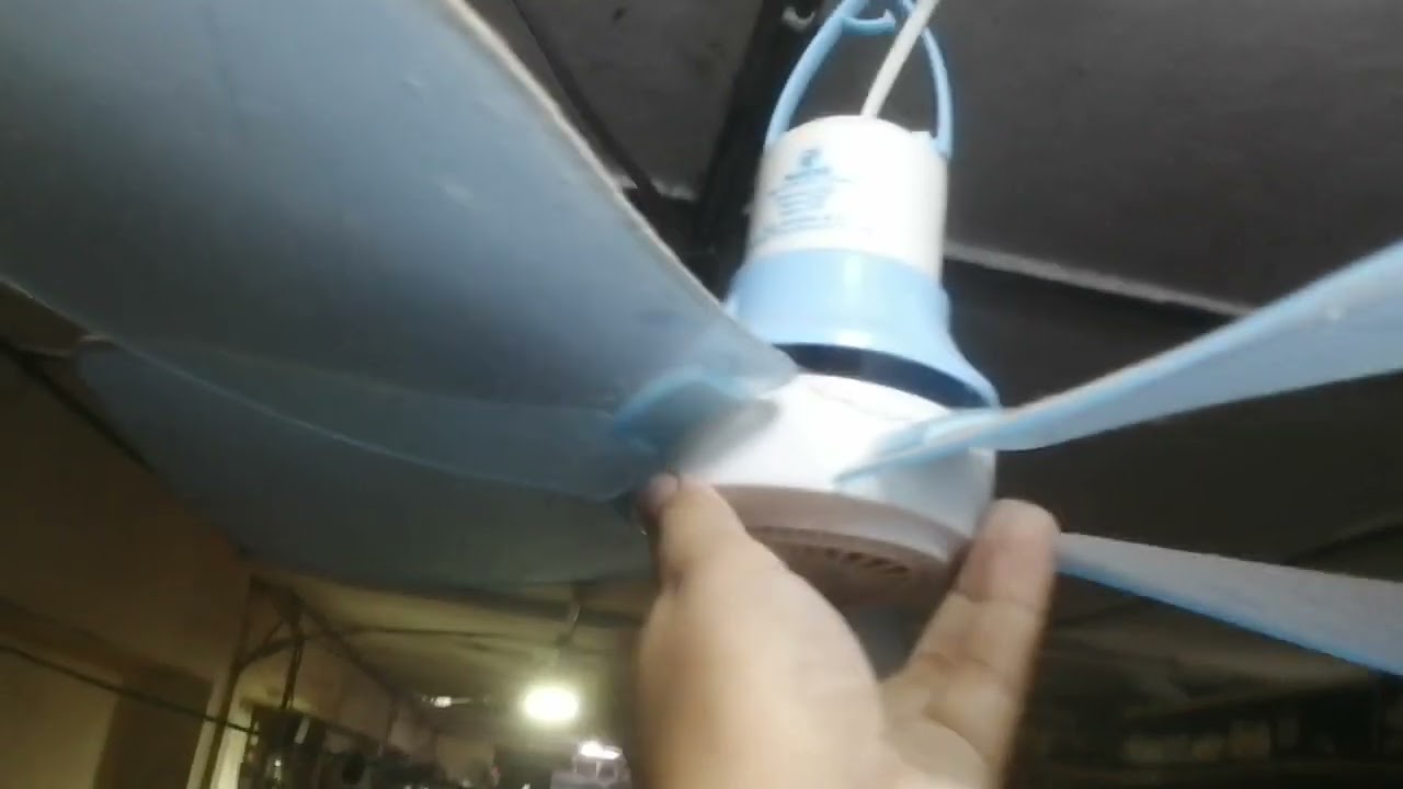 A Weiye FC09-585 470mm portable mini ceiling fan (sorry fro the background noise)