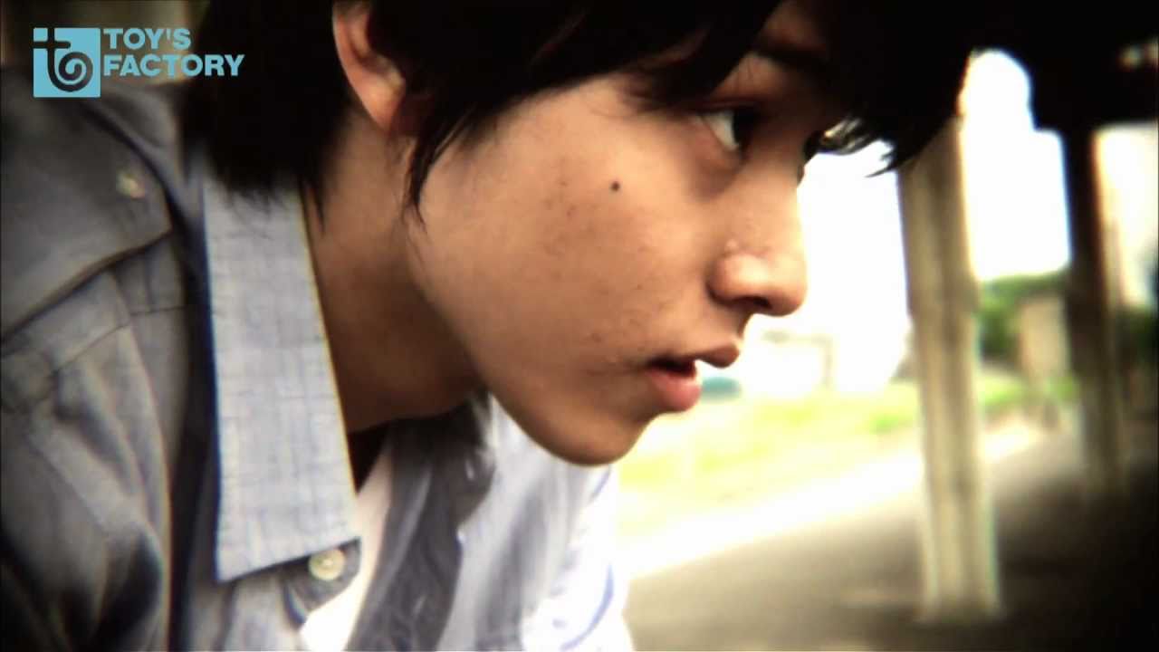 鴉新曲 列車 ビデオクリップで山崎賢人が迷える若者熱演 音楽ナタリー 鴉新曲 列車 ビデオクリップで山崎賢人が迷える若者熱演 音楽ナタリー