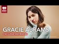 Capture de la vidéo Gracie Abrams On The Inspiration Behind "The Secret Of Us," Her New Eras Tour Setlist & More!