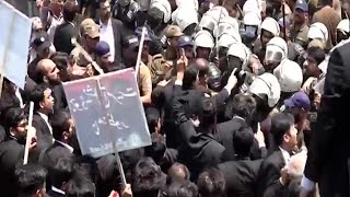 Police baton charge, fire tear gas as lawyers protest outside LHC