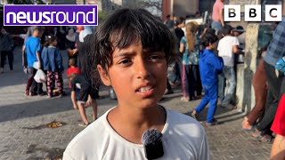 Children in Gaza queue for food to feed family | Newsround