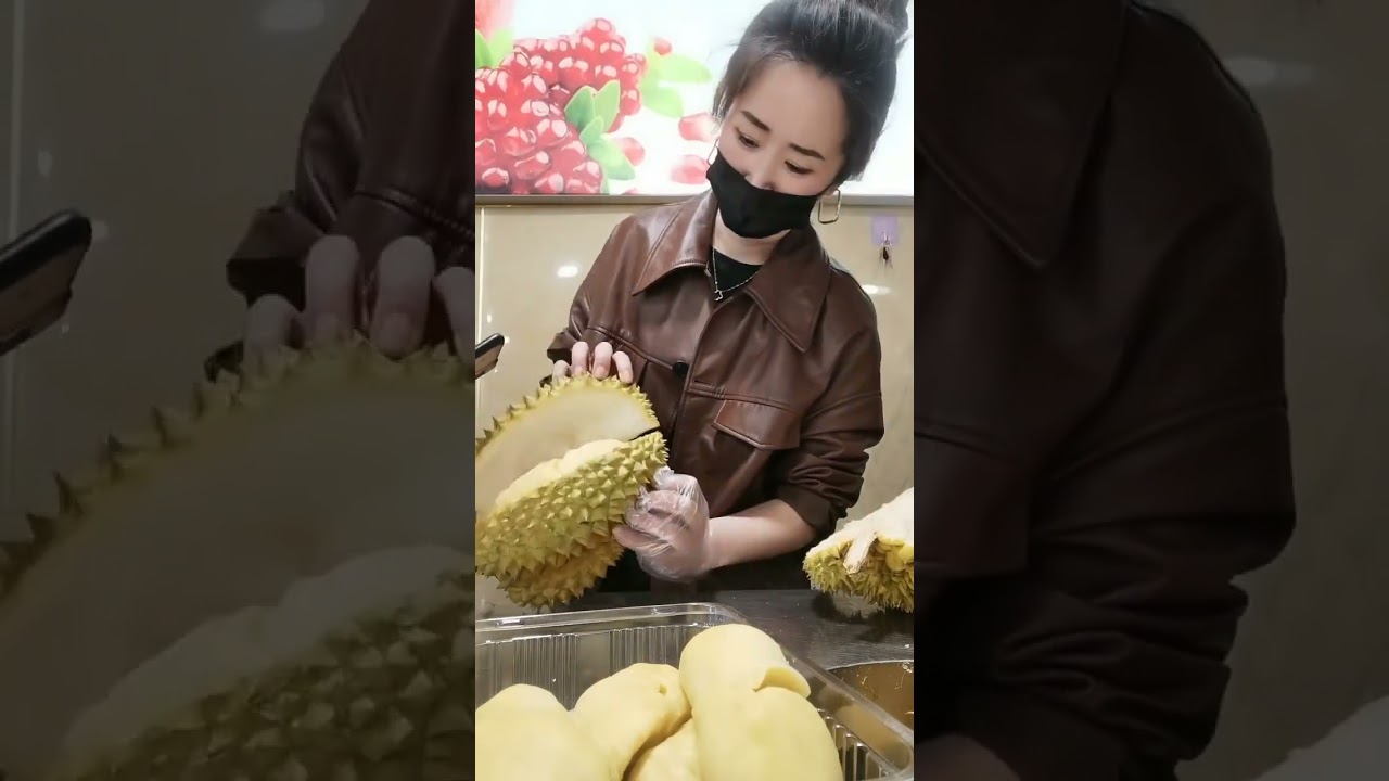 Peeling Durian (P7) - Amazing Durian Opening Skills 