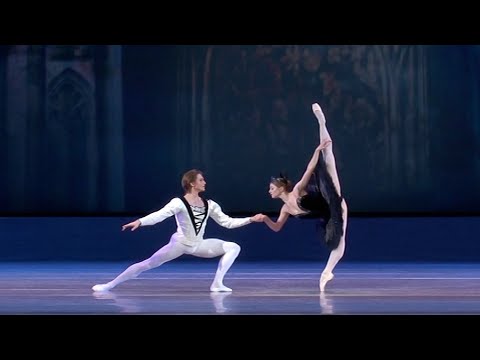 видео: Anzhelina Vorontsova & Denis Rodkin in ’Swan Lake’ – “Pas de deux" (2015)