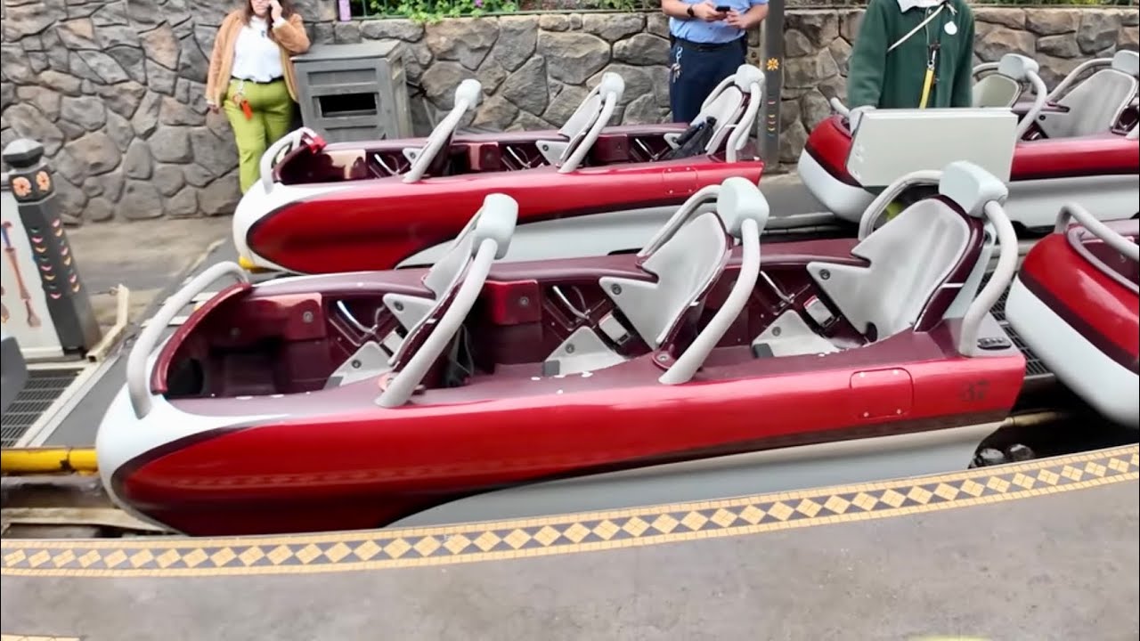 [4K] Matterhorn Bobsleds - Pre Refurb POV - Disneyland, California | 4K 60FPS