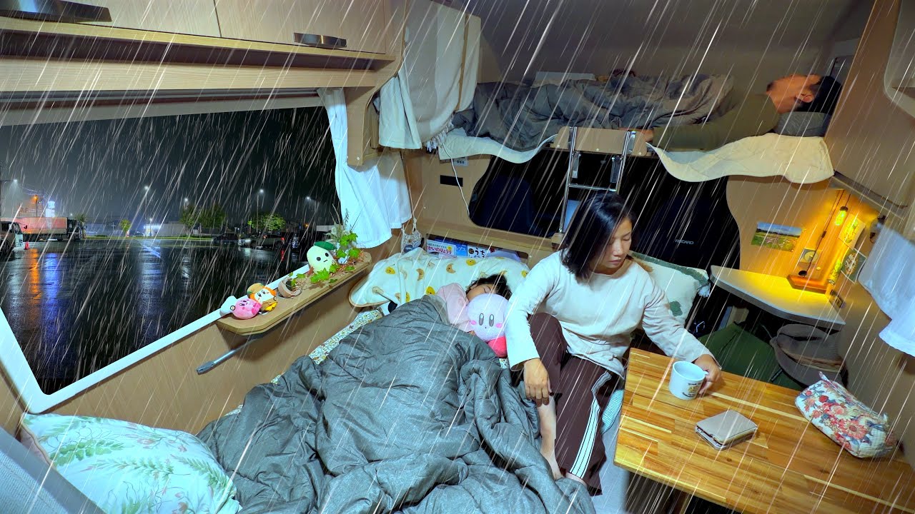 Дождливый кемпинг в городе литого металла и Дораэмона