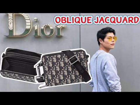 กระเป๋าดิออร์ Dior Oblique jacquard wallet on shoulder strap.