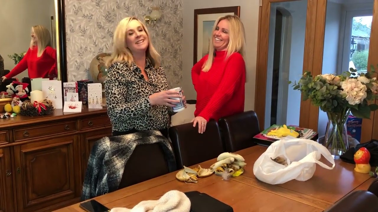 Сегодня день рождения у моей подруги Чарли, поэтому нашла этот маленький клип в короткой юбке, ко...