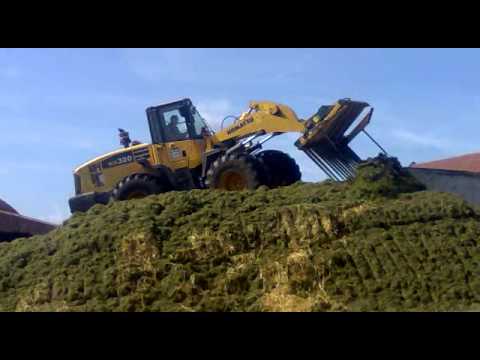 Marice Leahy Agri at silage pit work 2010