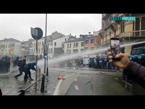 1.11.2021 - Padova: scontri in Prato della Valle contro Bolsonaro