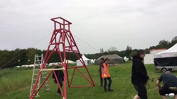 Erecting  the  Warpturm at SHA2017