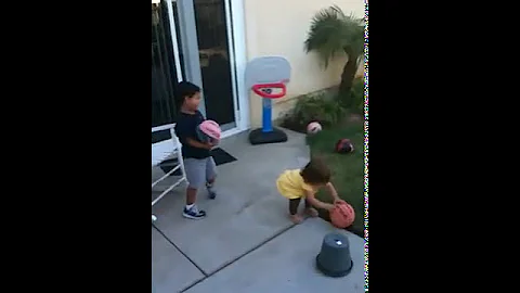 Nolen dunks on little Eva