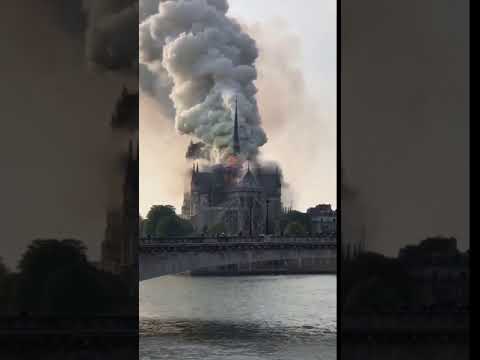 Видео: Пожар в катедралата Нотр Дам
