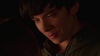 Celebrity The space between us movie - romantic scene Profile