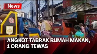 Diduga Hilang Kendali, Sebuah Angkot di Bekasi Tabrak Rumah Makan