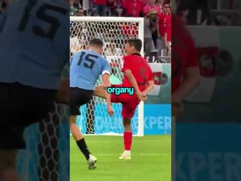 Czy piłka może ZNISZCZYĆ ciało bramkarza? thumbnail
