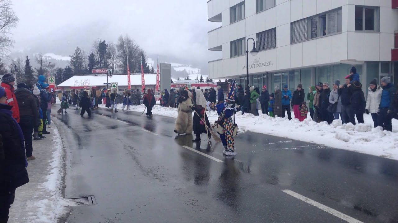 Altenmarkter Perchtenlauf - Rösslreiter, Hexe und Teufel