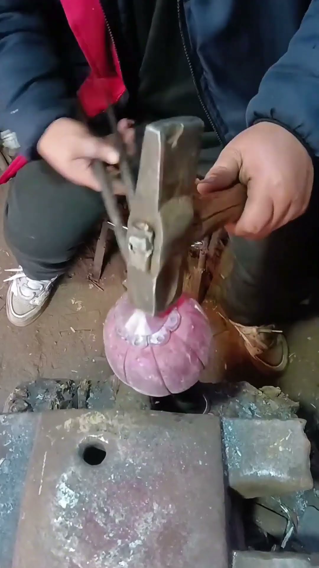 Stainless steel double hammer welding process- Good tools and machinery make work easy
