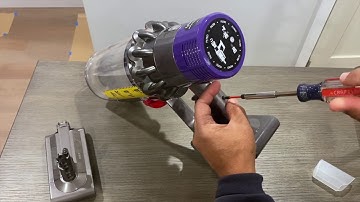 How to replace the Battery Dyson Cyclone V10 Animal, Absolute, Motorhead  Cordless Vacuum Cleaner.