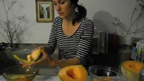 How to save seeds from a Cantaloupe.