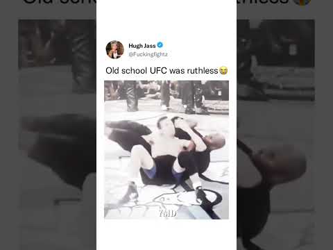 Ref should be unemployed💀 #ufc #mma #oldufc #KO