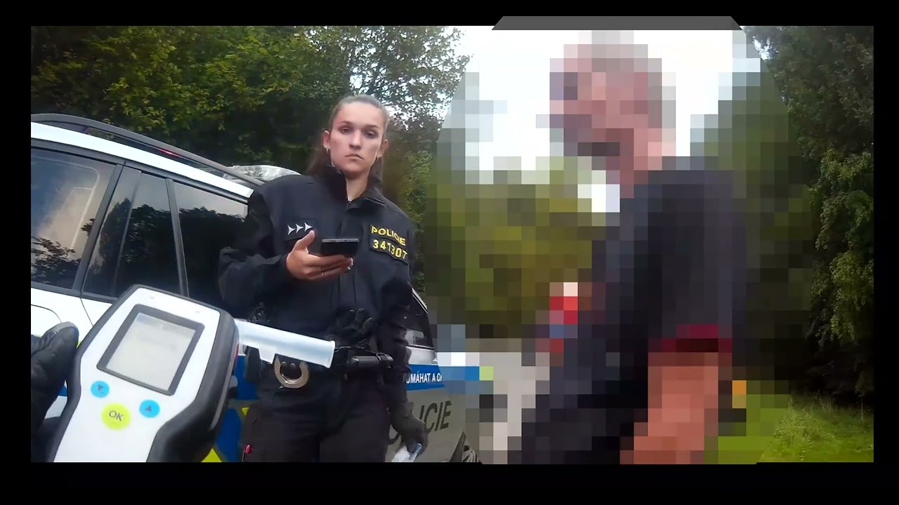 Policie ČR: Skončil na střeše a dechová zkouška ukázala hodnotu přes 2 promile.