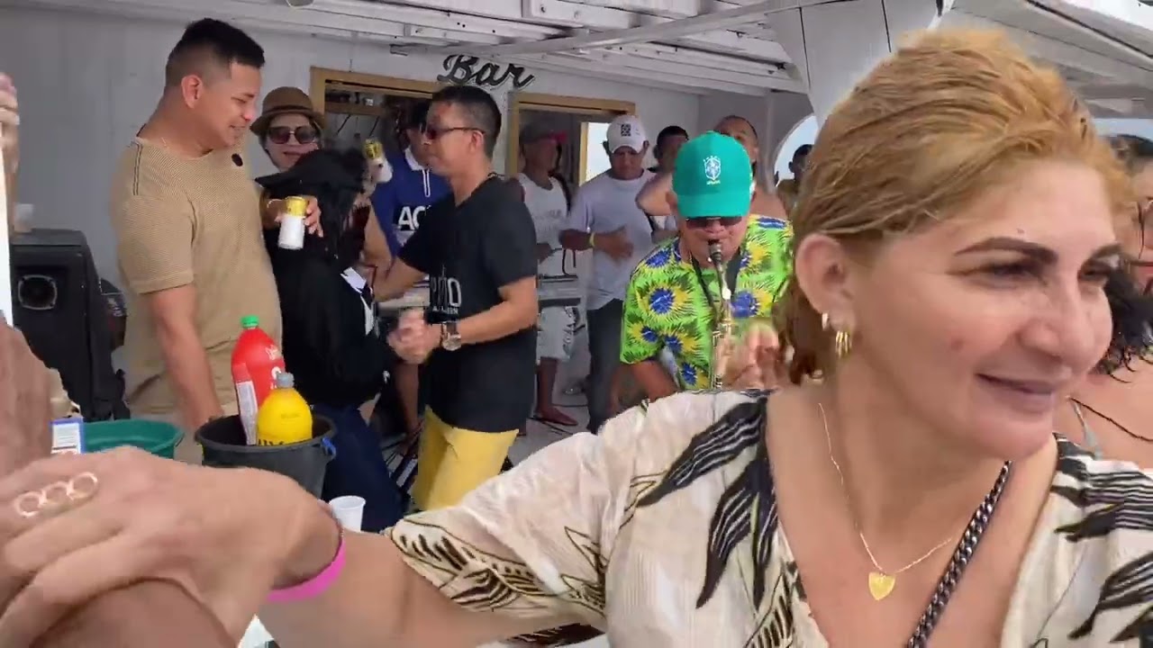 Passeio de barco  p/ festa da Juta e malva 2024   Fernando Amazonas no Sax ao vivo