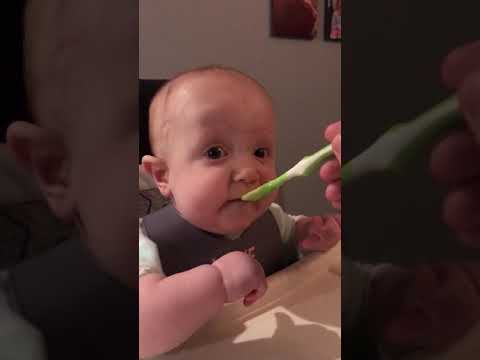 Baby eats Bananas (cutest gag wink ever)