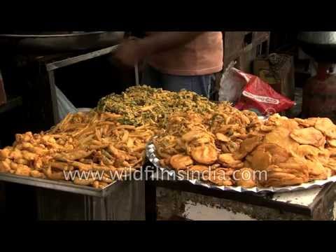pakoras-and-bhajis-for-sale-on-occasion-of-eid-ul-fitr
