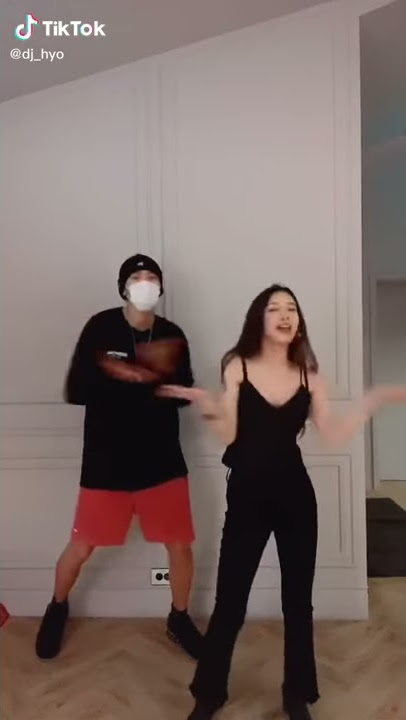 Hyoyeon x chanyeol Exo desert challenge