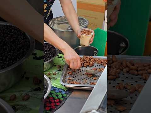 太扯啦！手工豆花加兩種料才20元！好吃又便宜，老闆娘太佛心了，台南尚青黃昏市場，阿月手工傳統豆花