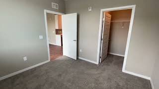 B6: 2 Bathrooms, 2 Baths (1,041- 1,053 square feet)