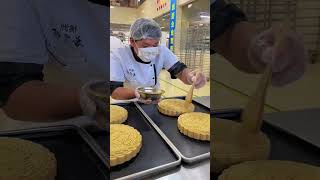A typical day working at a mooncake factory! The work is easy and not tiring.#India