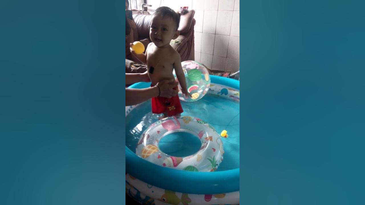 Lg mandi. Lg mandi. Lg mandi. Ngisep. Мальчик пипи.
