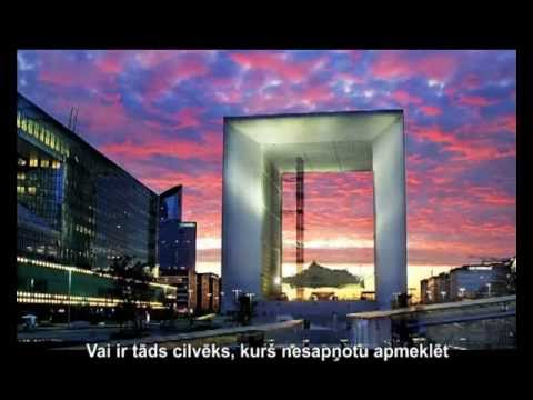 Столица Франции манит туристов