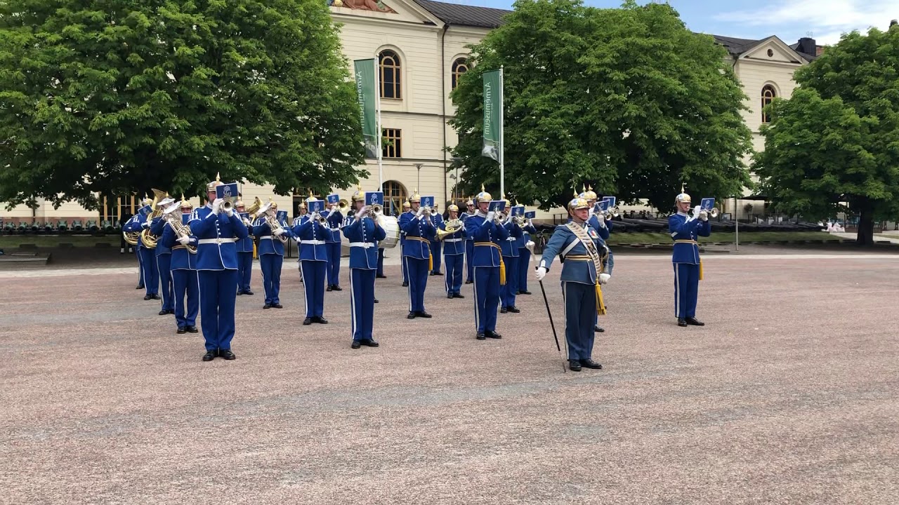 Livgardets Dragonmusikkår spelar Graf Zeppelin