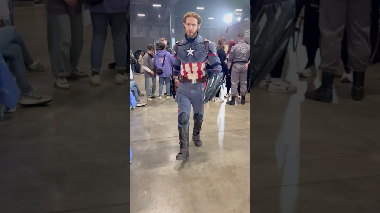 Капитан Америка — супергерой комиксов издательства Marvel Comics на фестивале Epic Con Cosplay fest