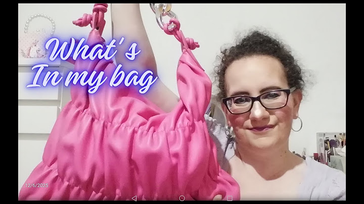 WHAT'S IN MY BAG 👜 SUMMER EDITION 🤩⛱️☀️