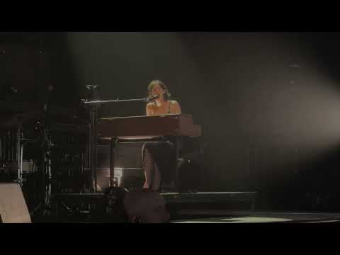 Gracie Abrams Live