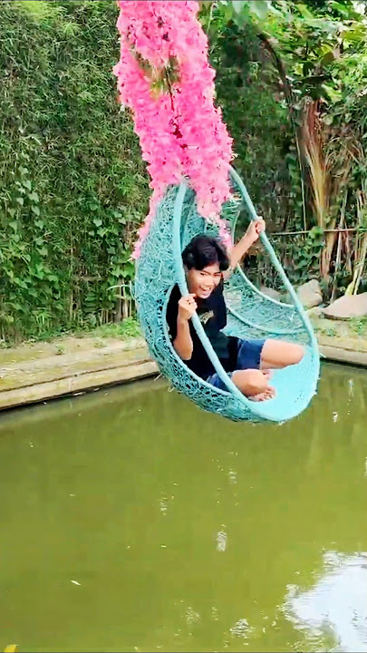 Seru banget! Entul dan mas Boy GWSM asyik main ayunan di Bali 😘❤️