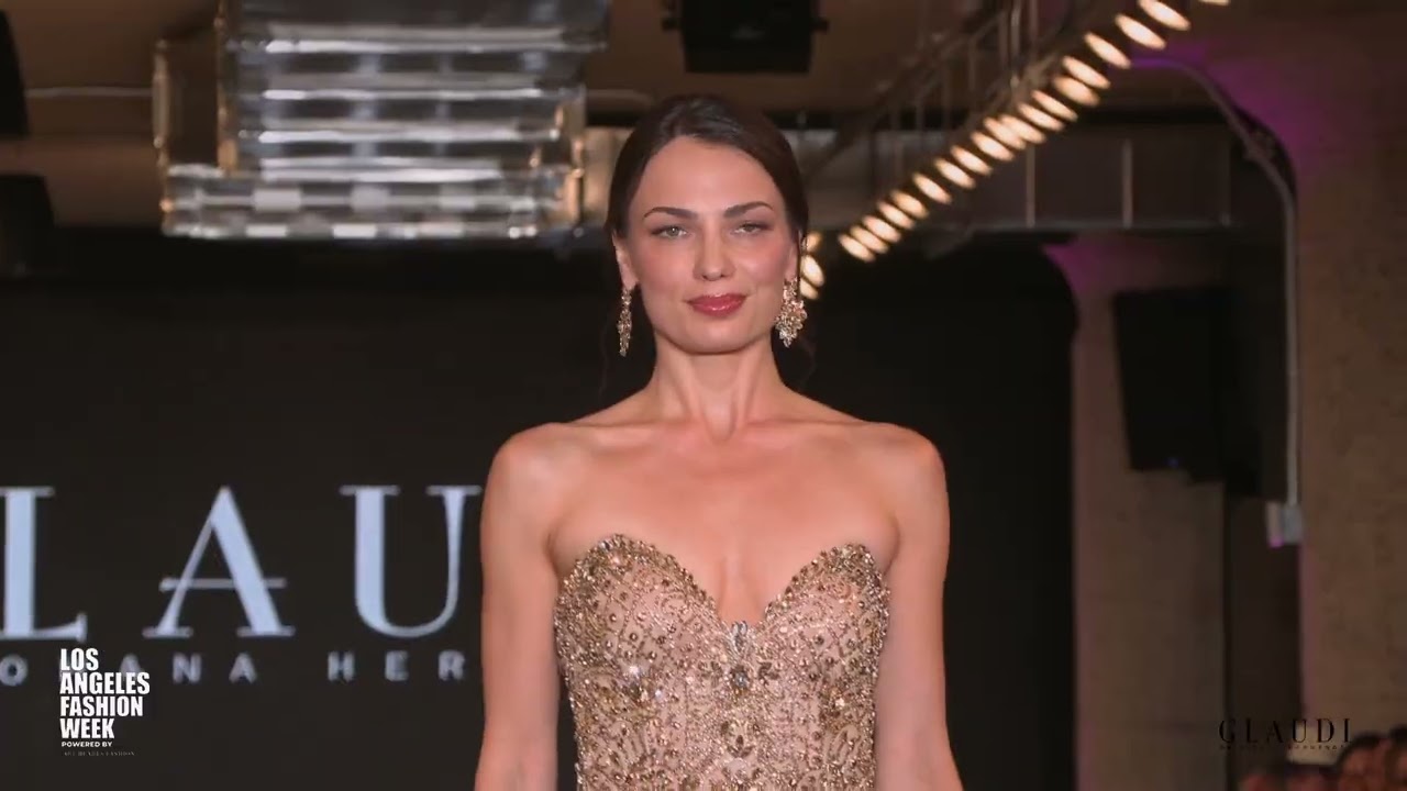 Глауди на Неделе моды в Лос-Анджелесе 2025. Работает на @artheartsfashion