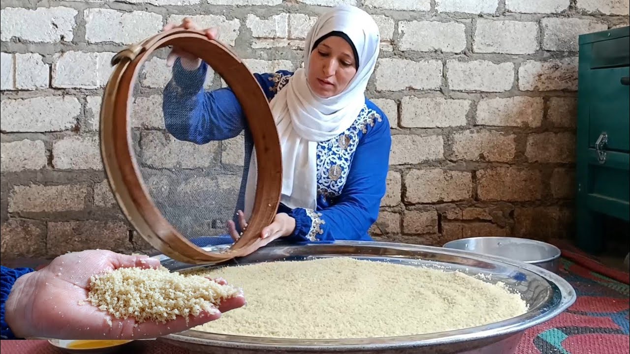 طريقة الكسكسي الفلاحي بالغربال زي زمان.. ناعم وهش وطعمه حكاية