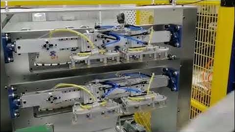 Robot arm automatic labeling injection molding machine Switek