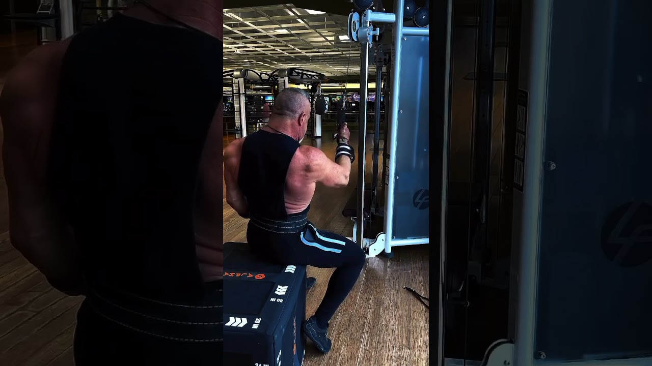 One arm cable pulldowns are a very effective way to work on lat width #workout #muscle #workouttips