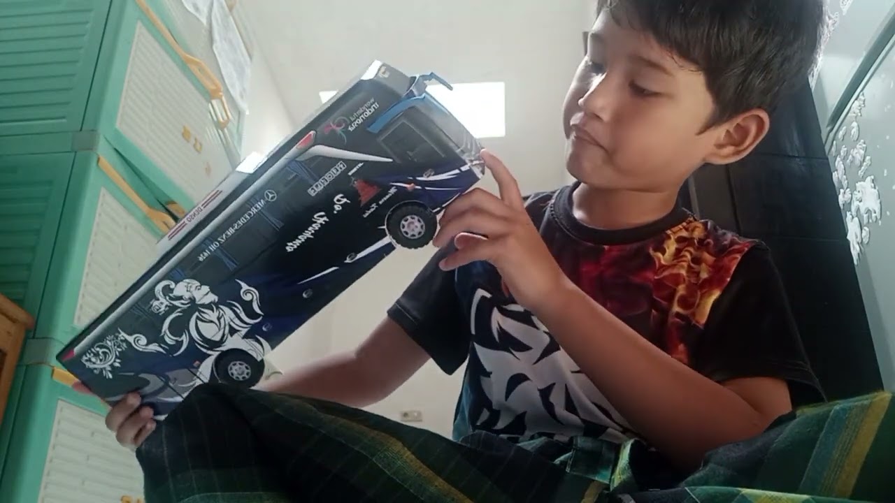 review bus PO Haryanto 