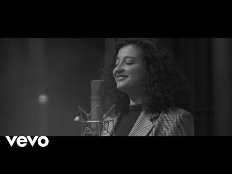 Melike Şahin - Kilitli Kapılar Açılsa ft. Hakan Taşıyan