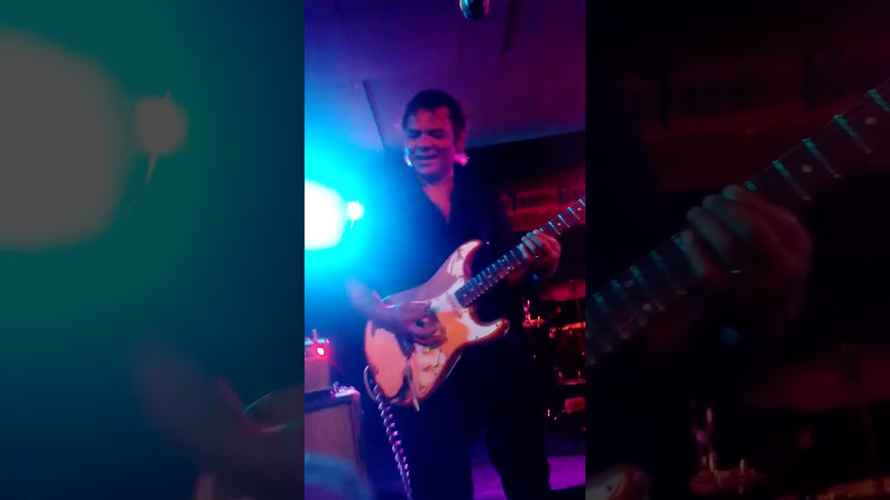 Steve Edmonds Live @ Beaches hotel Thirroul NSW Australia  Rolling Stones medley My Sharona
