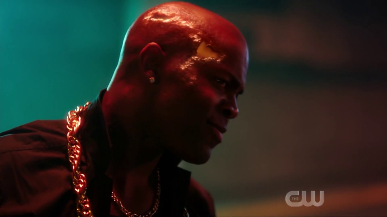 The Flash s05e13! Barry & Ralph vs Goldface! - YouTube